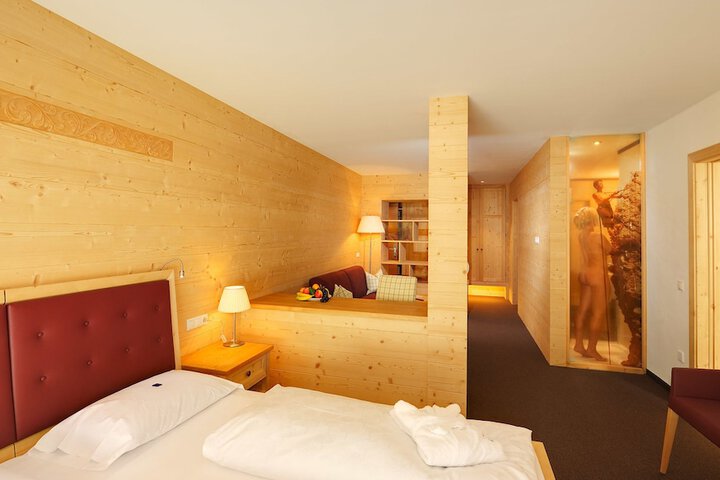 Room 12 of 70