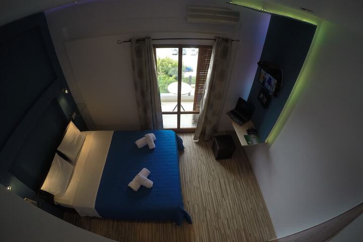 Room 5 of 52