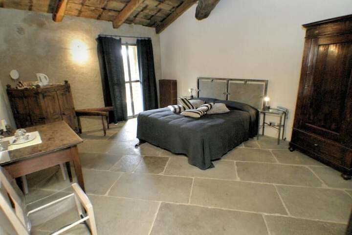 Room 8 of 18