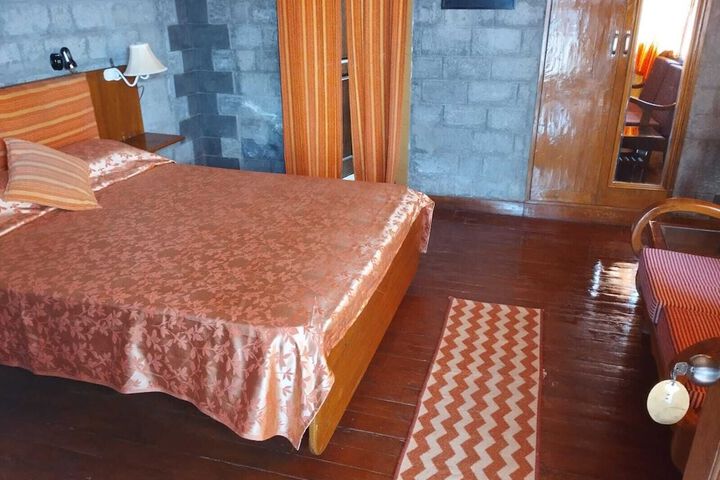 Room 3 of 17