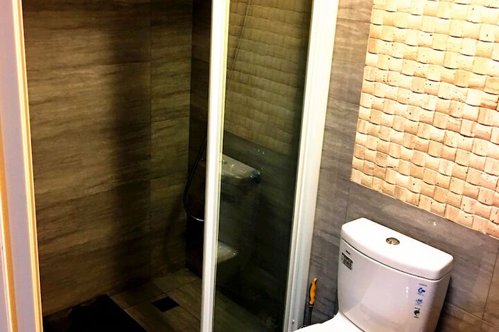 Room 28 of 43