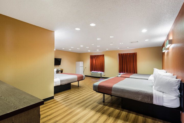 King Room Disability Accessible (3 of 9)