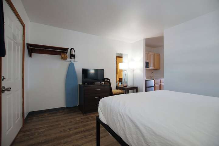 2 Bedrooms Traditional Suite King and Queen Bed Pool View Balcony (21 of 46)
