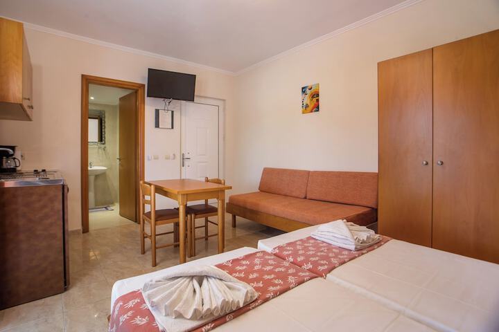 Room 18 of 151