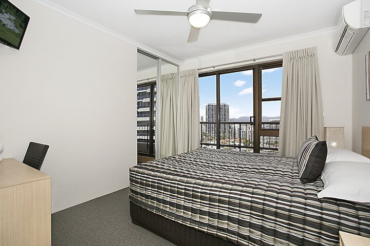 Room 2 of 34