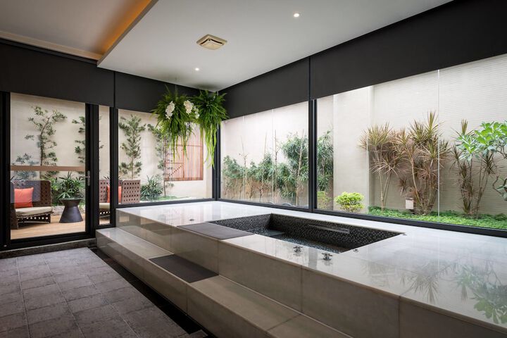 Hot Tub 11 of 13
