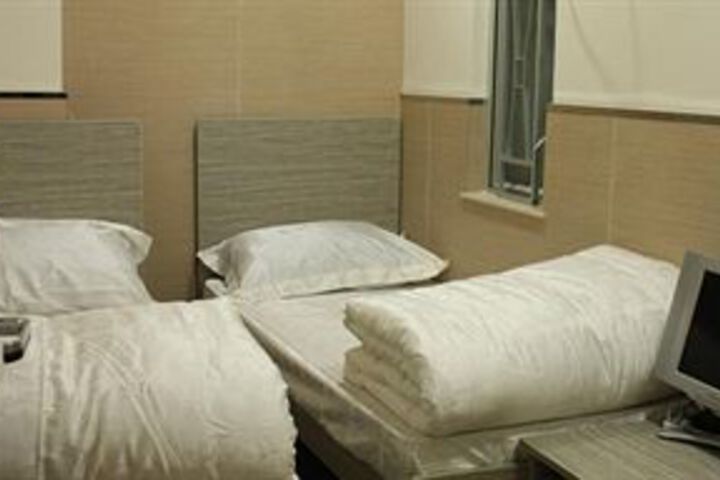 Room 5 of 14