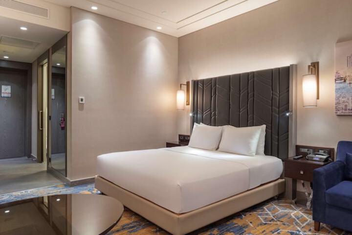 Room 4 of 96