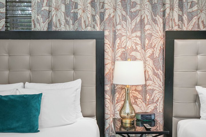 Classic Queen Bed (30 of 55)