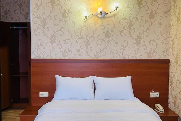 Room 2 of 37