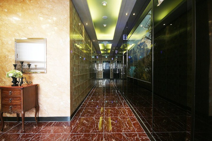 Ballroom/Hall 29 of 33