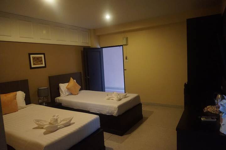 Room 8 of 50