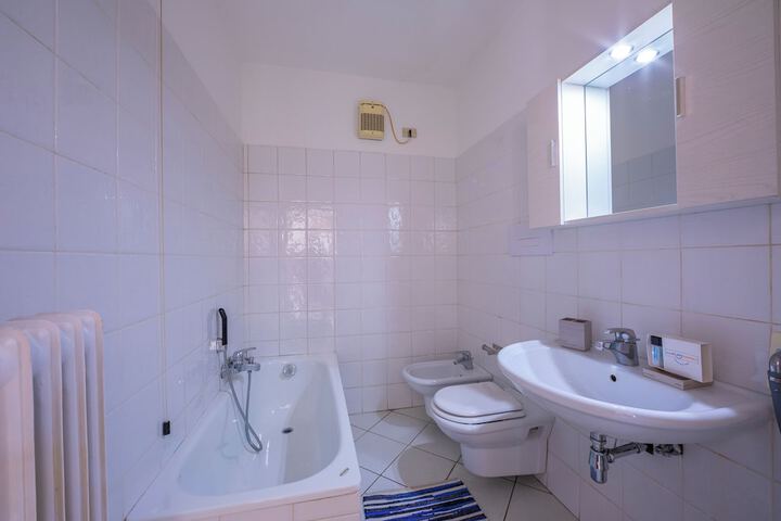 Room 10 of 23
