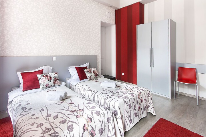 Room 52 of 108