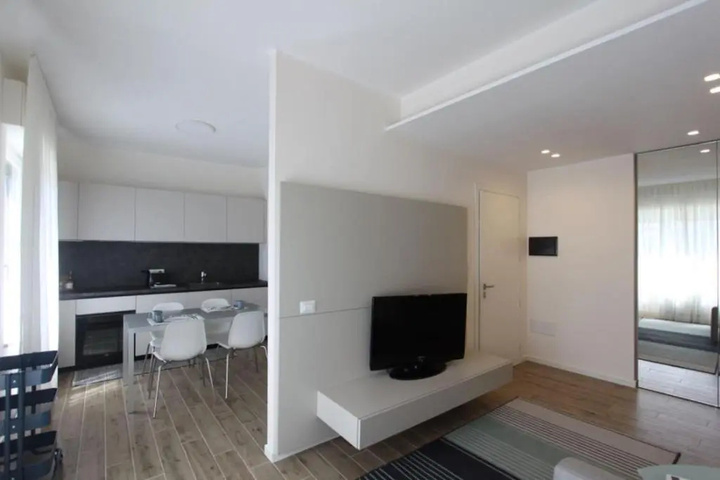 Room 4 of 13