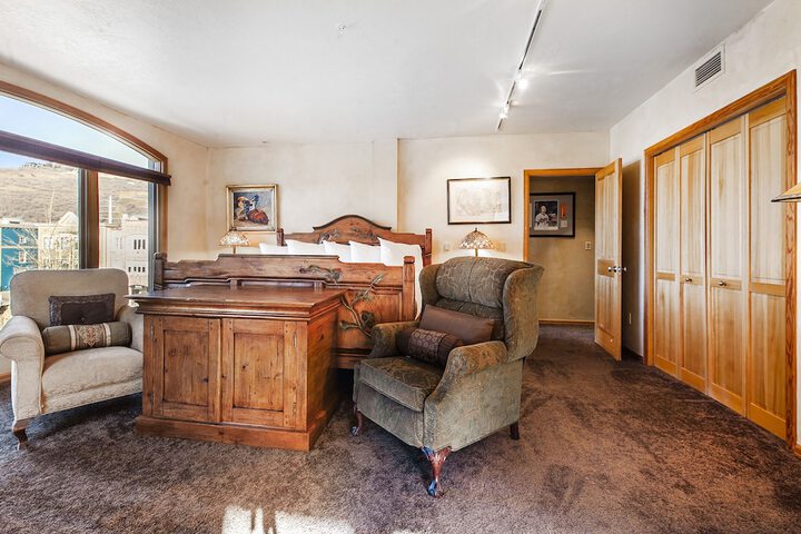 Room 18 of 255