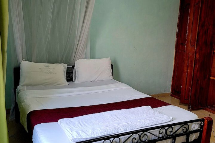 Room 7 of 28