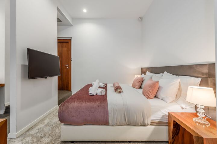 Room 15 of 48