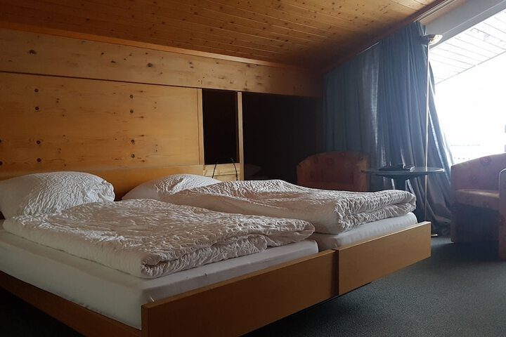 Room 6 of 57