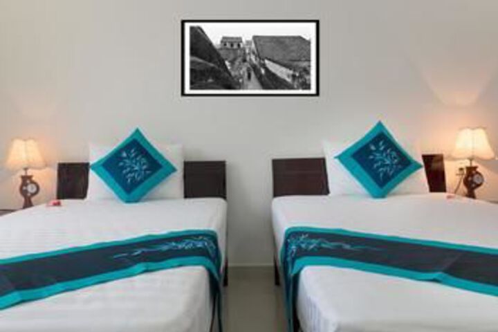 Room 9 of 33