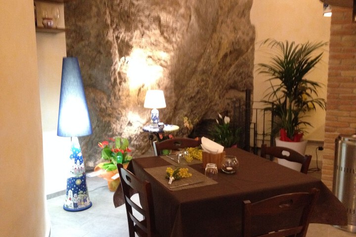 Dining 14 of 29