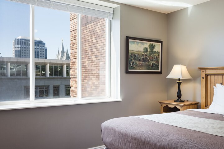 Room 16 of 106
