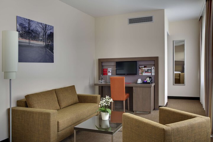 Room 9 of 25