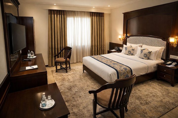 Room 4 of 16