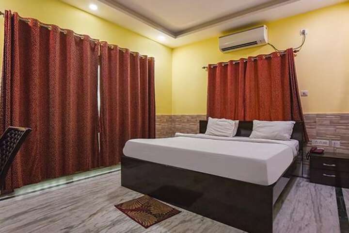 Fabhotel Utsav Palace