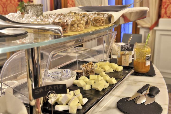 Breakfast/Coffee Service 20 of 34
