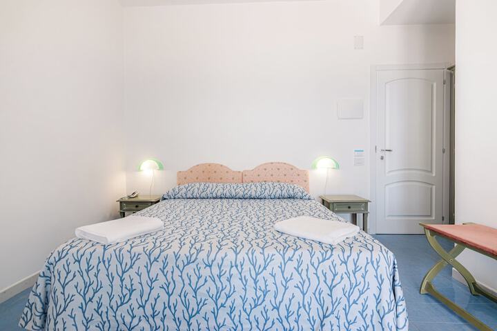Room 6 of 108