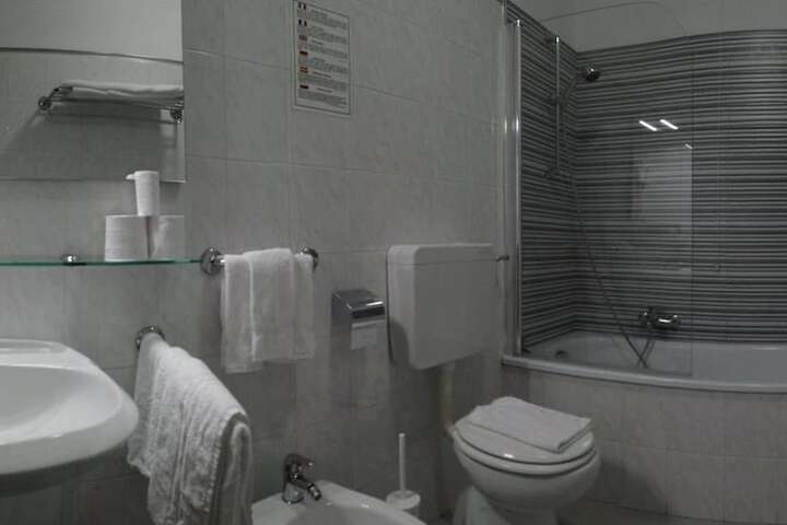 Room 13 of 17