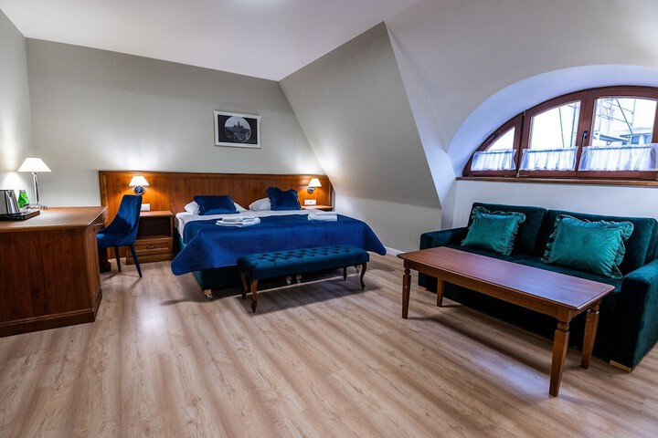 Room 9 of 95