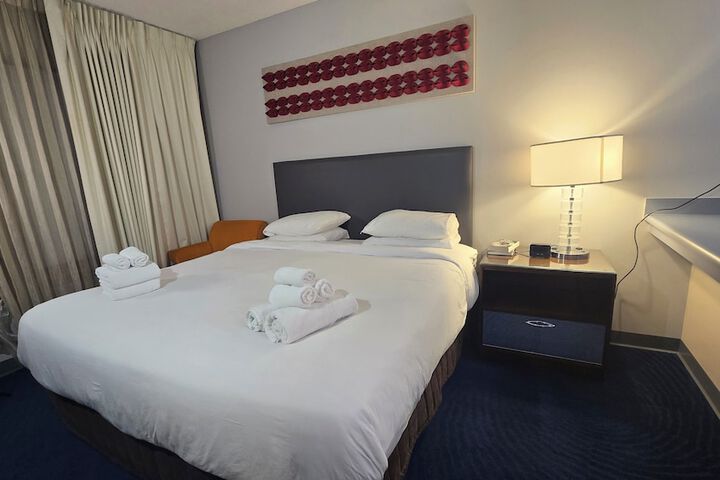 Room 2 of 28