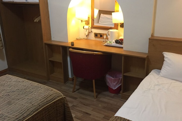Room 8 of 40