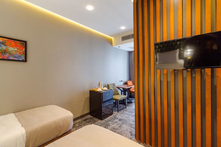 Room 15 of 199
