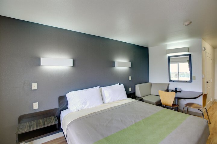 Room 17 of 47