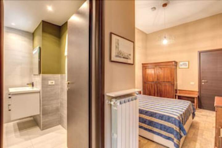 Room 4 of 6