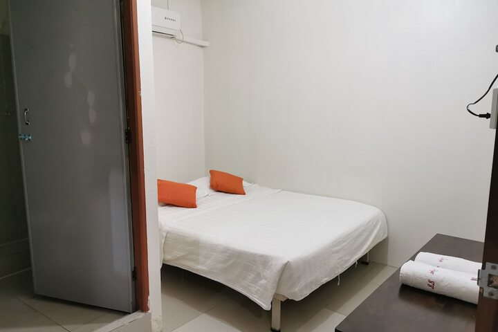 Room 5 of 33