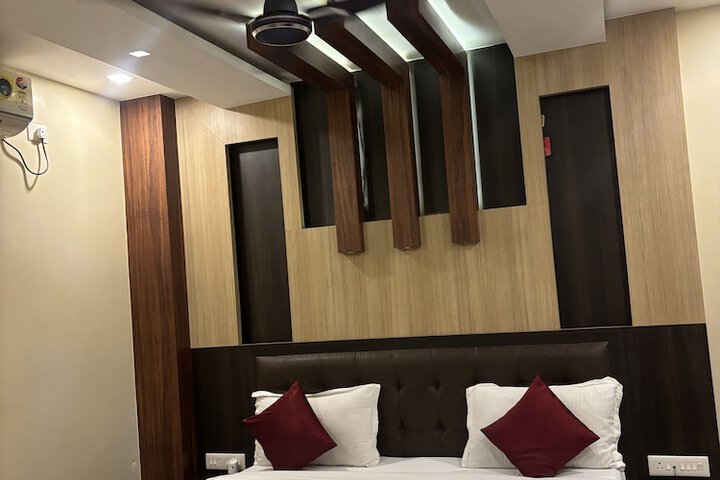 Room 5 of 28