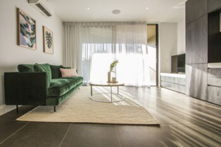 Room 8 of 9