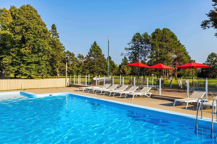 Hotel with Pool