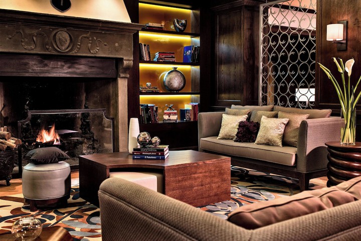 Lounge 64 of 103