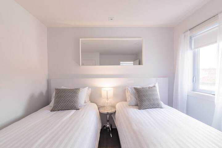 Room 25 of 197