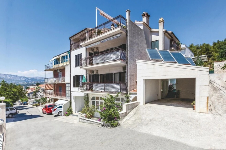 Nice Home in Podstrana With Wifi and 2 Bedrooms
