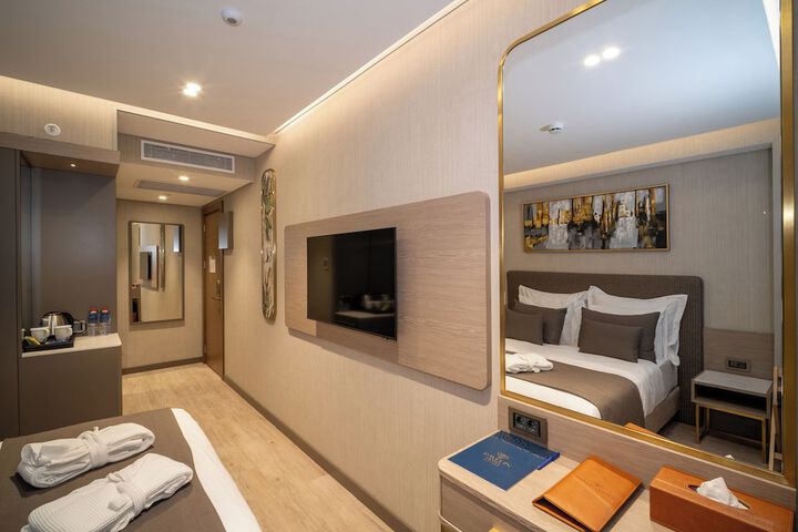 Room 9 of 170