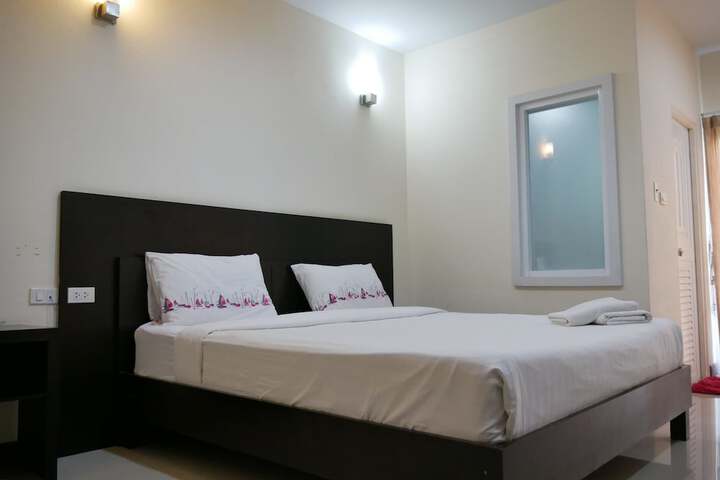 Room 13 of 31