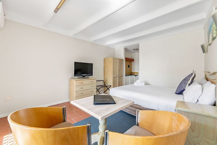 Room 1 of 154