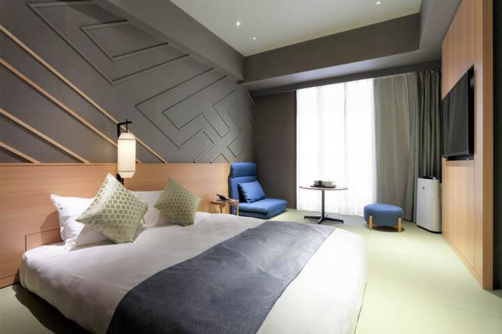 Room 9 of 90