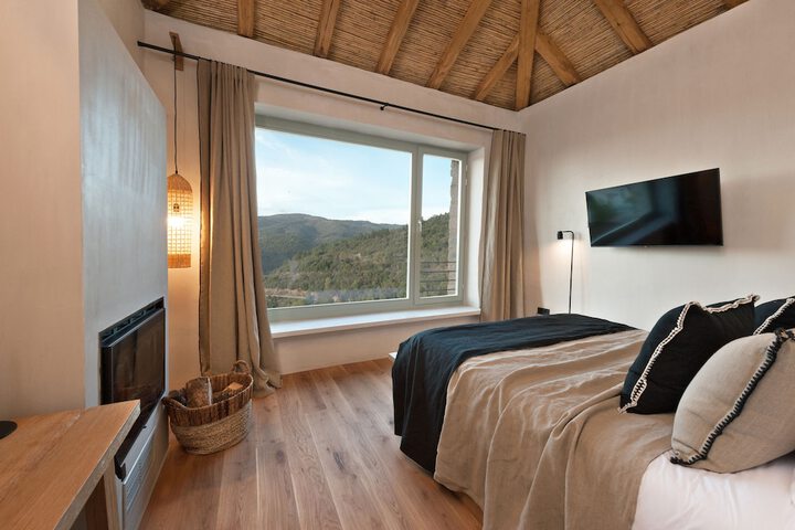 Room 4 of 25
